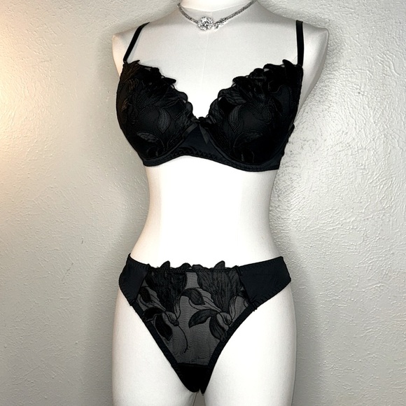 Black Satin‎ Lily Embroidered Floral Overlay Push-Up Bra & Thong Panty Set NEW - Picture 10 of 17